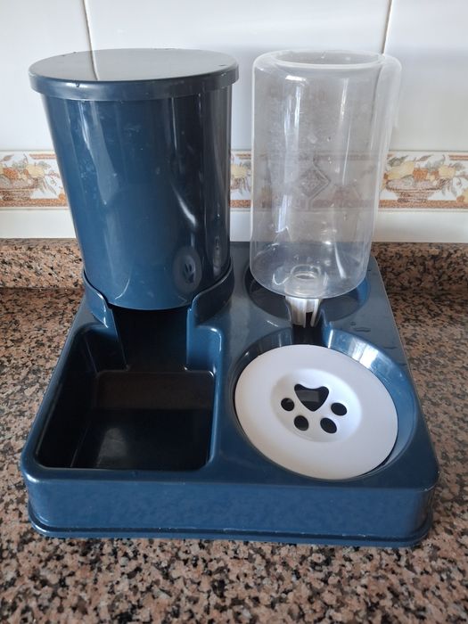 Vendo comedouro e bebedouro pára cão ou gato