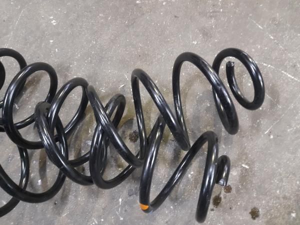 Mola de suspensão trás direita PEUGEOT 2008 I (CU_)