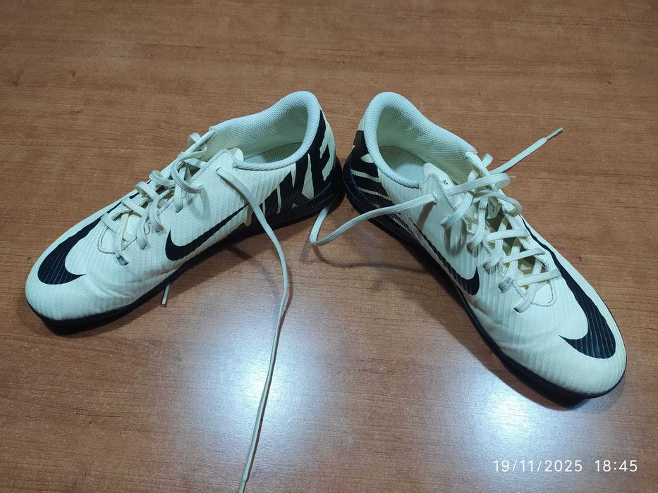 Chuteiras NIKE - 40