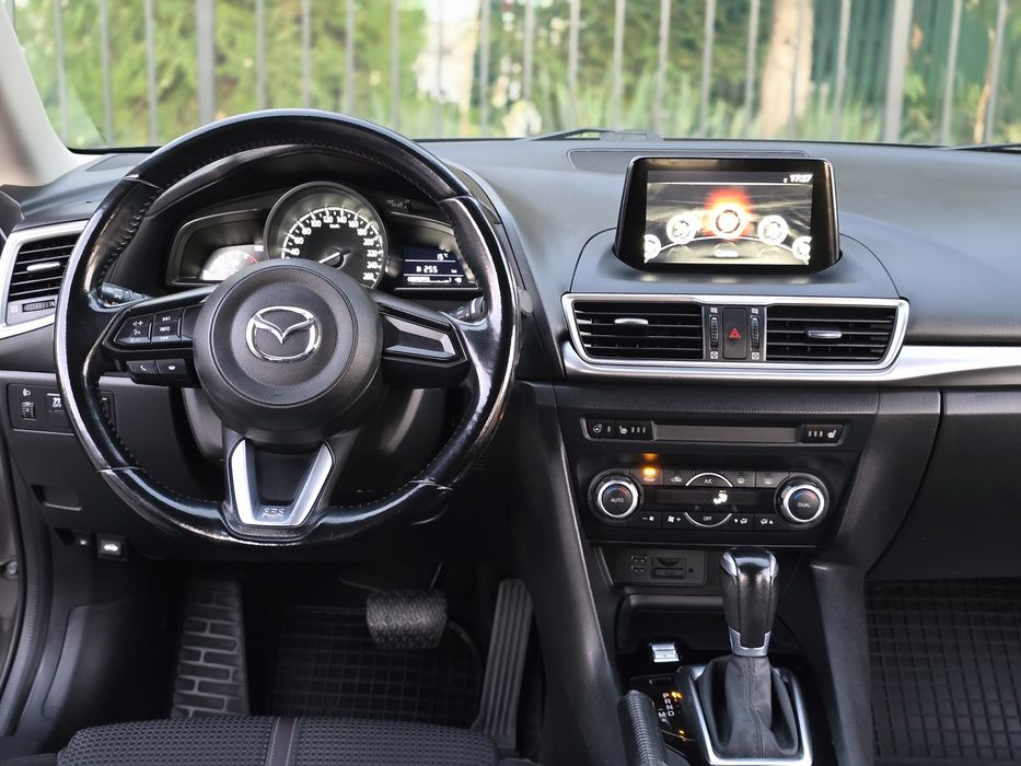 Продам свою Mazda 3 1.5л - 2017г ( ОФИЦИАЛЬНАЯ )