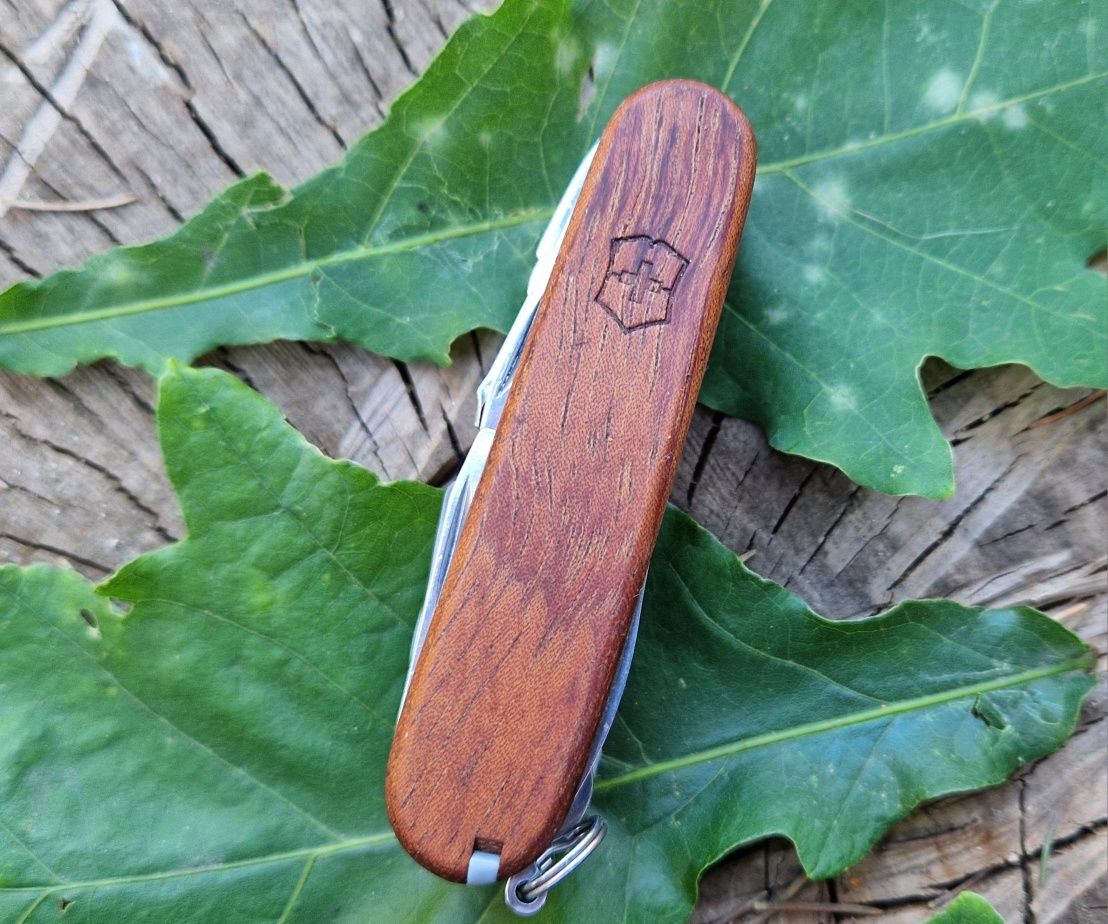Scyzoryk Victorinox Swiss Champ Wallnut Wood multitool