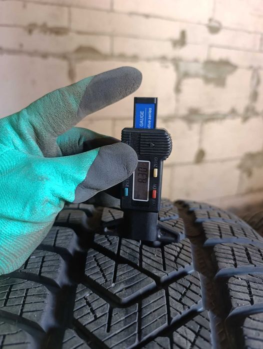 255 60 18 Pirelli ScorpionWinter шини зима