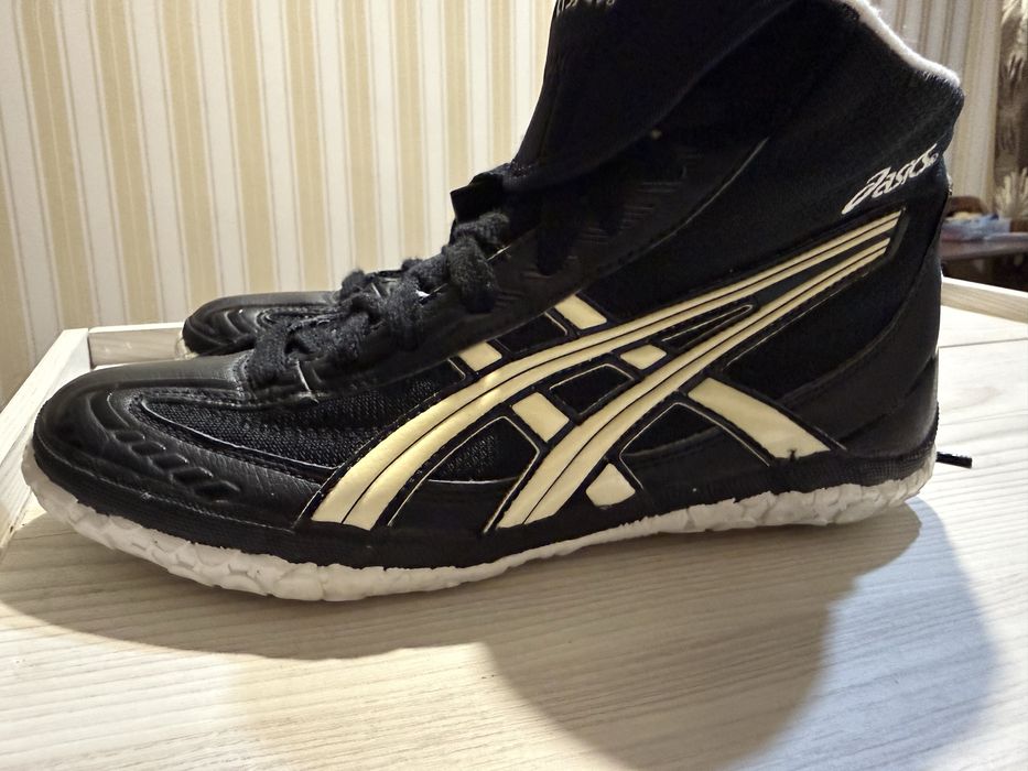 Боксерки,борцовки 35розмір asics оригінал.