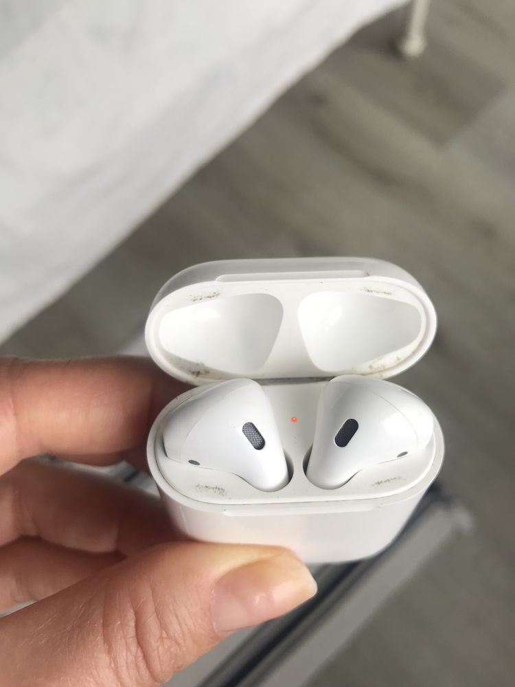 Оригінальні Apple AirPods не підключаються до айфона