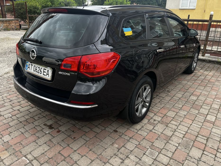 Продам авто Opel astra j 2015