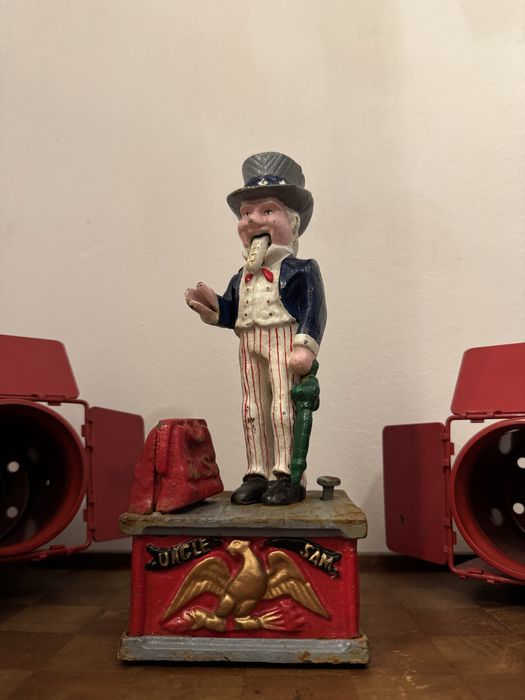 Mealheiro de ferro fundido mecânico de circo vintage