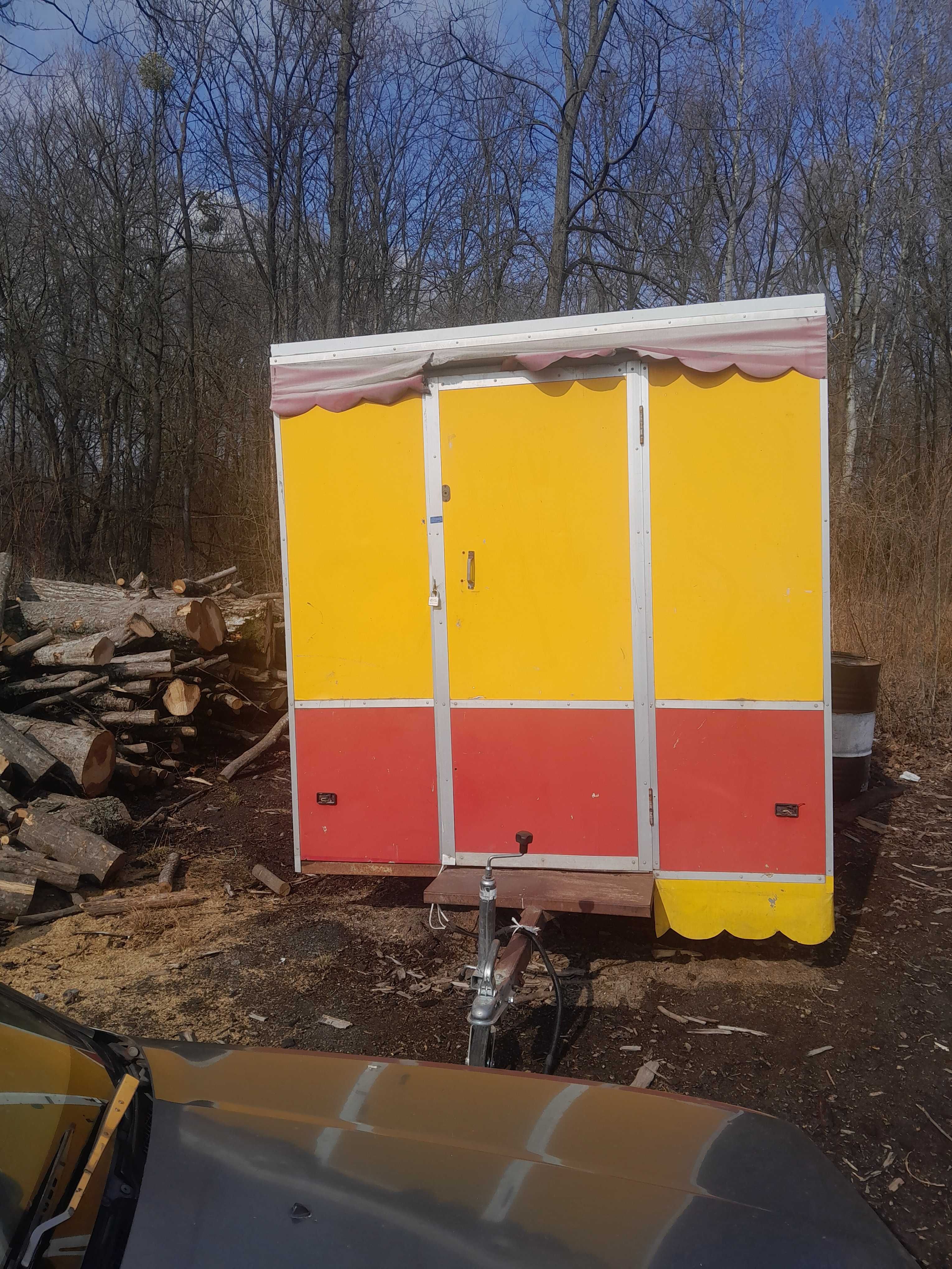 продам торговий причіп розмір 4х 2х2 з документами. Возможно обмін