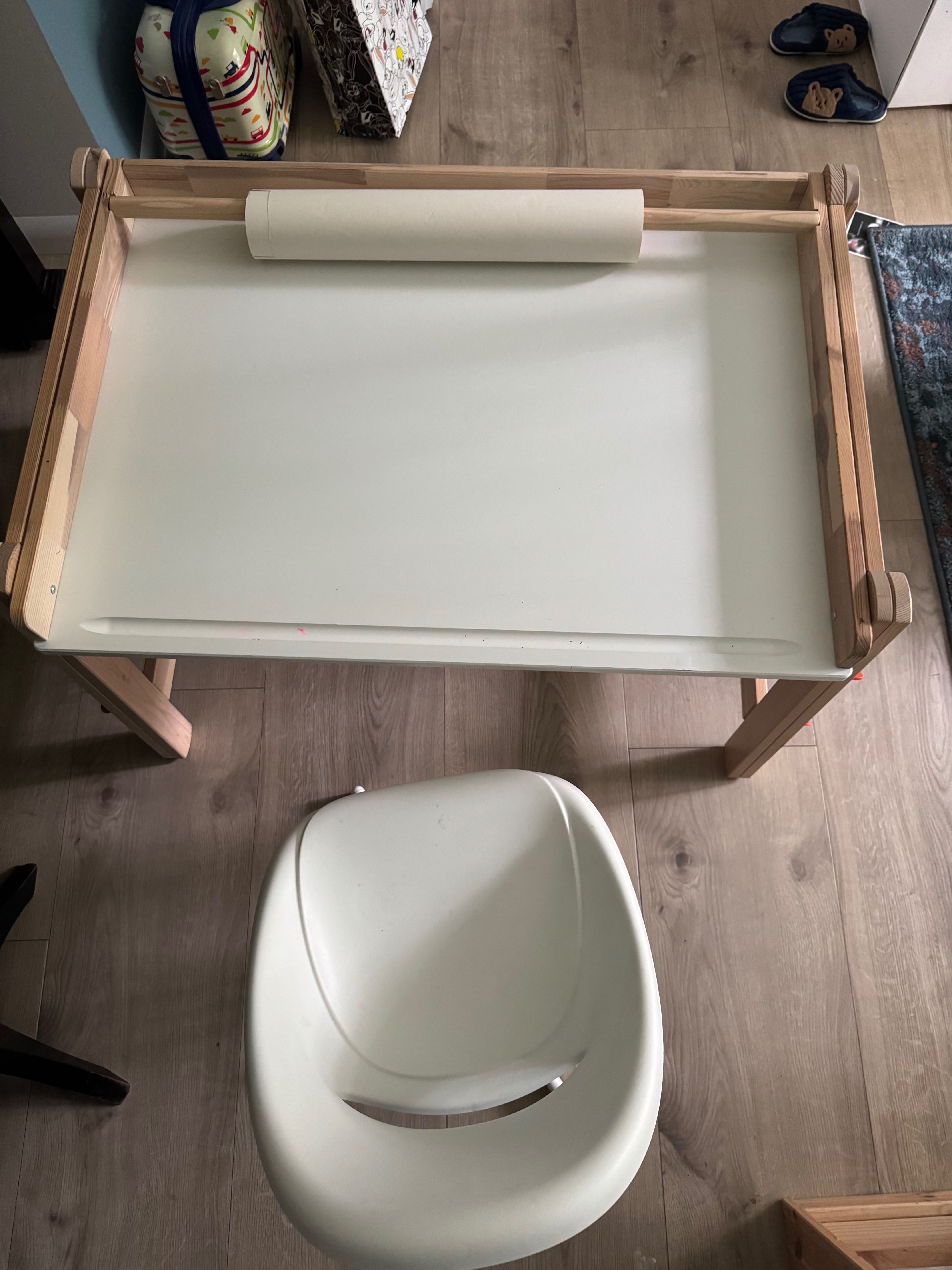 Krzesło i biurko dla dziecka Ikea