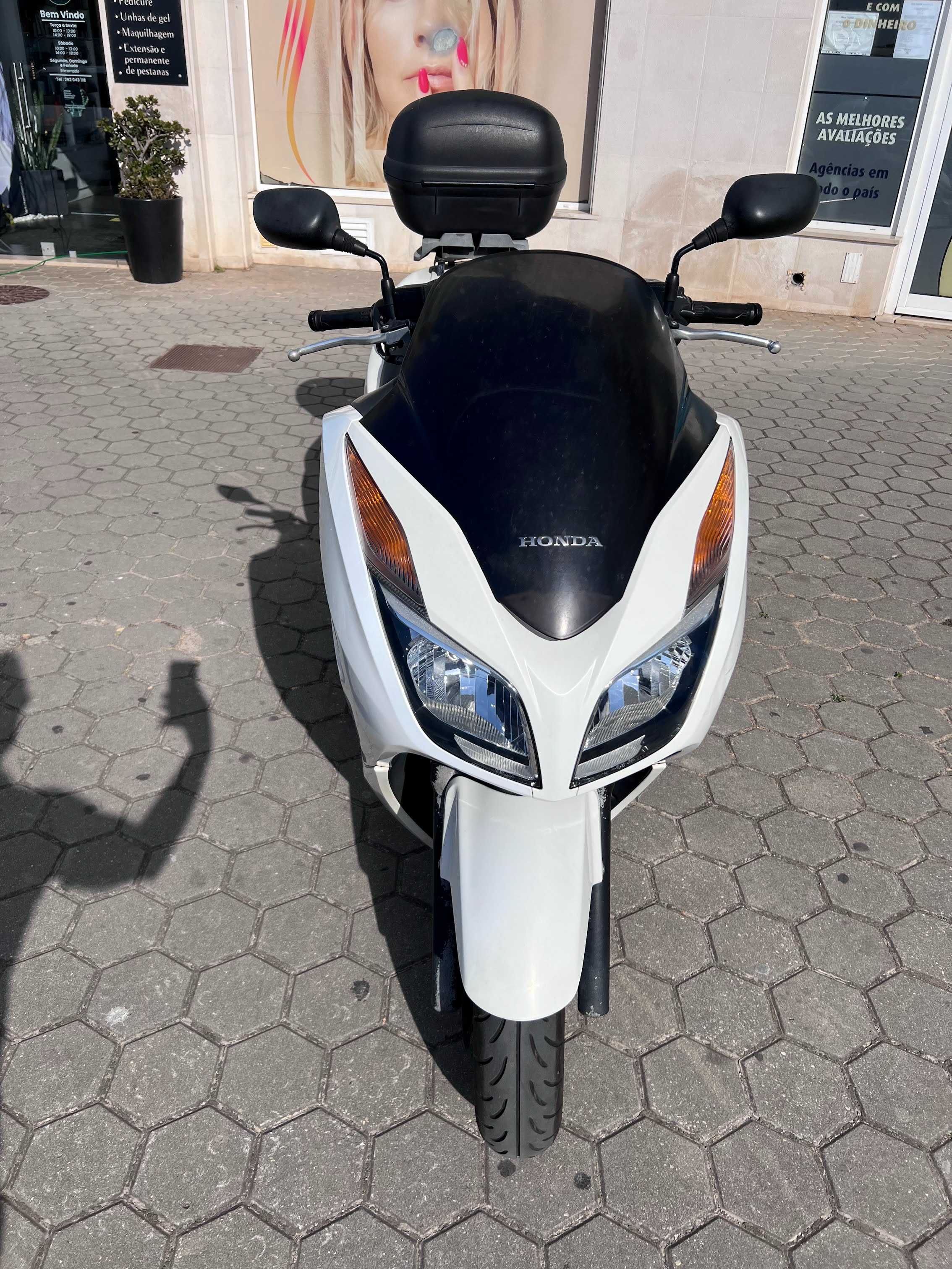 Honda Forza 300 – 2013 – 91.000 km – Bem estimada e manutenção oficial