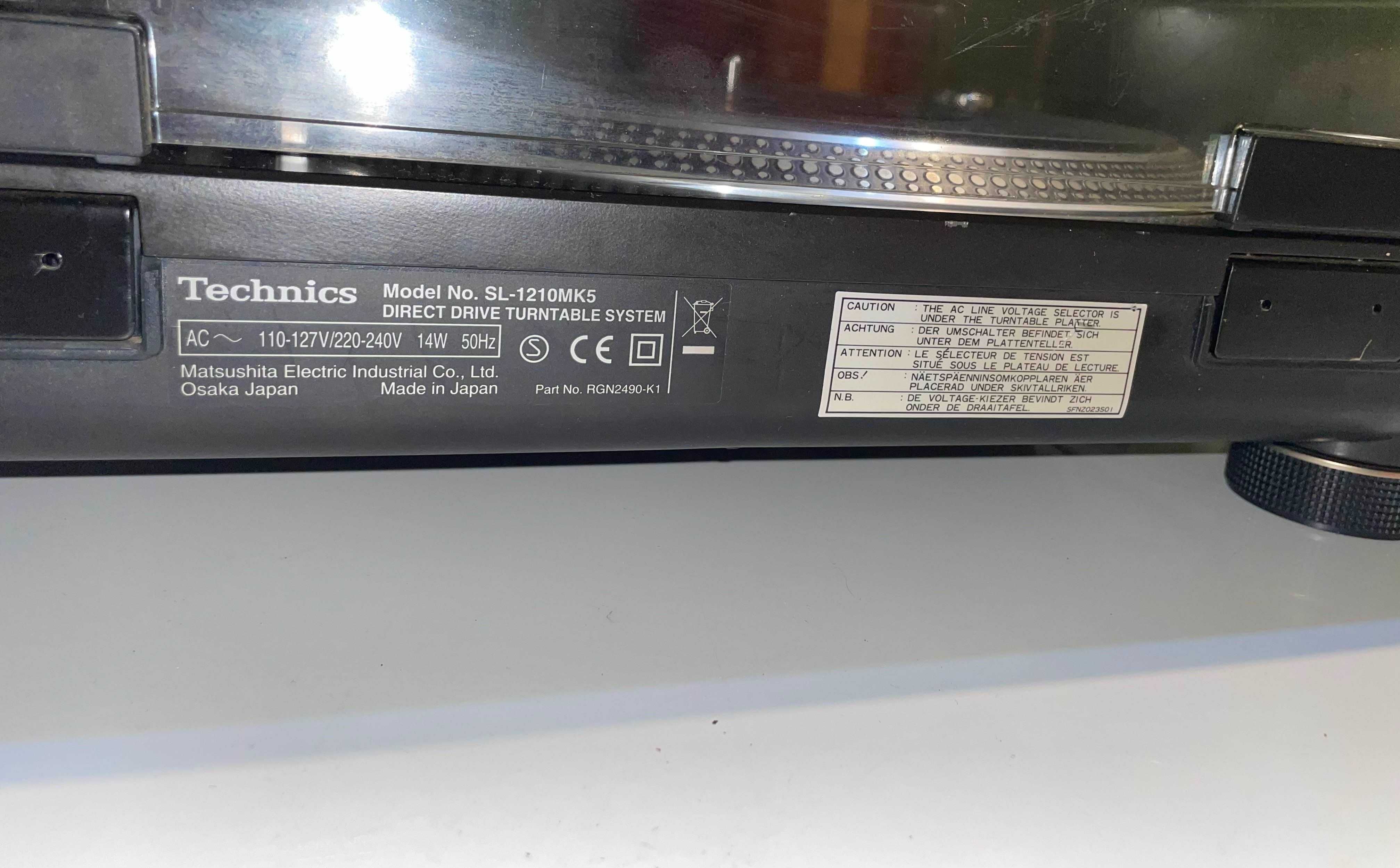 Technics Quartz Direct Drive Turntable System SL-1210MK5