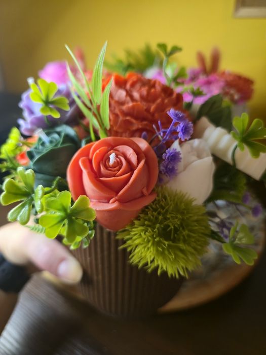 Flower box Wieczny bukiet z wosku sojowego kolorowy pachnący.