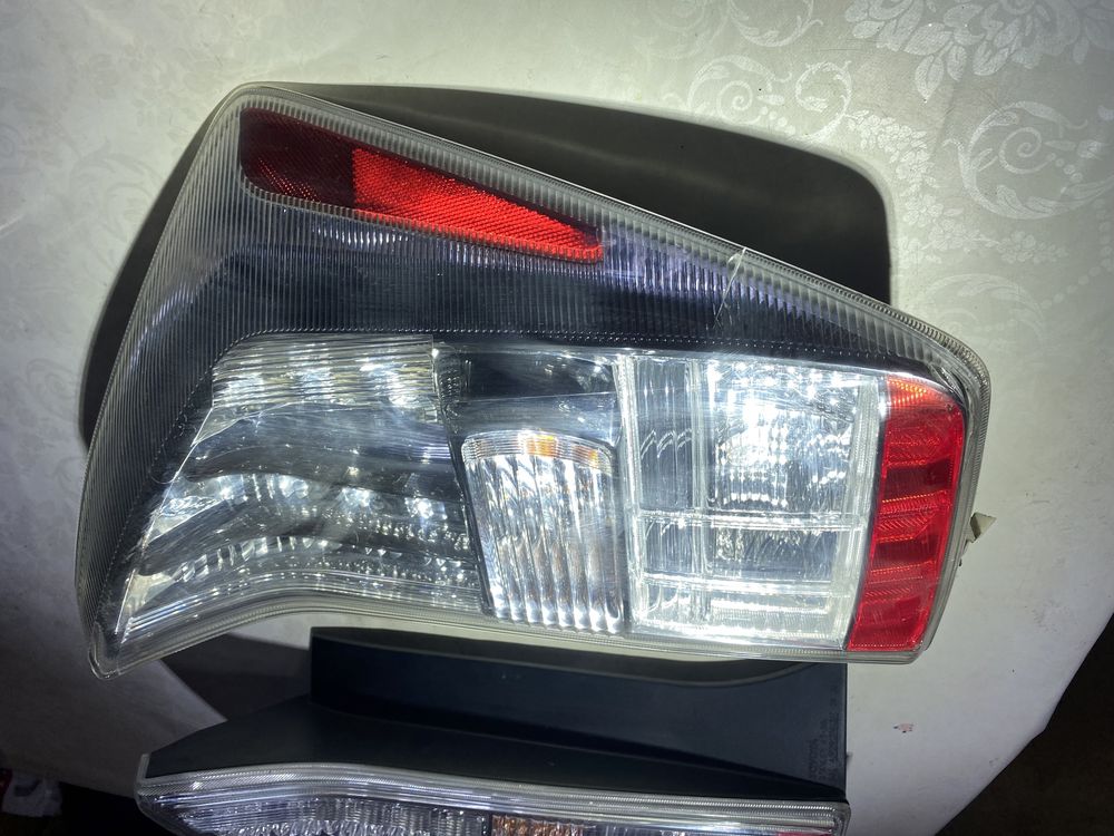 Фонарь задний правый левый Toyota Prius 2009-15 гг