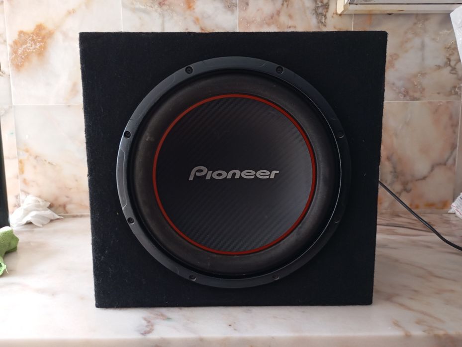 Subwoofer Pioneer 1300W + amplificador 400W