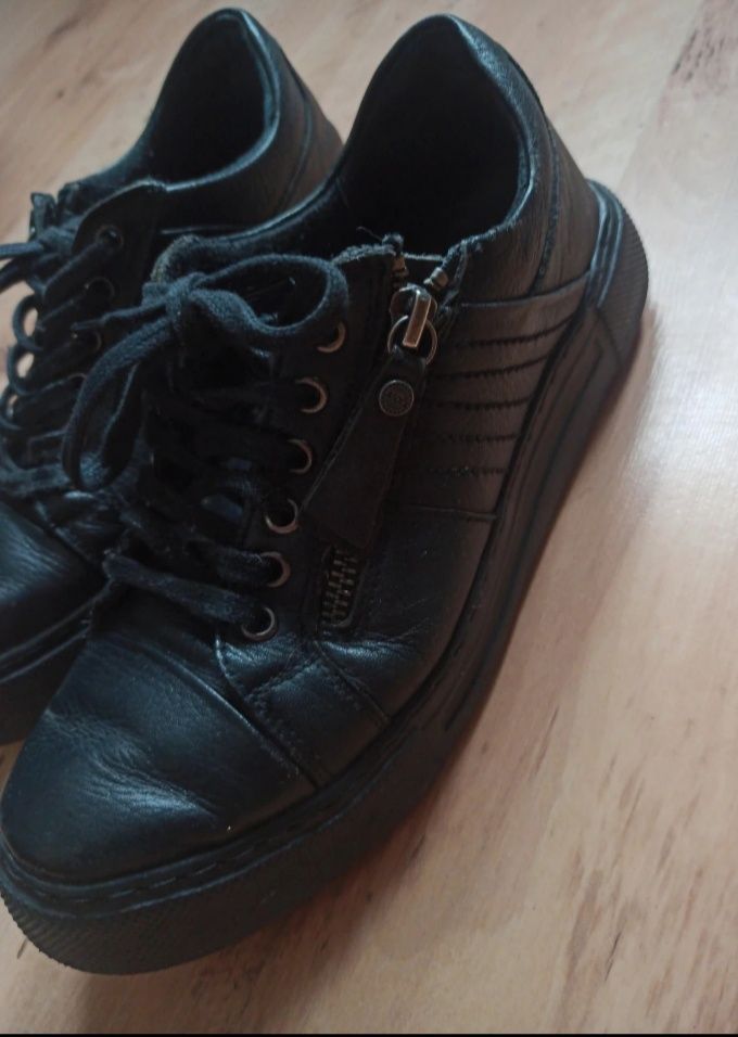 Damskie czarne buty na zamek