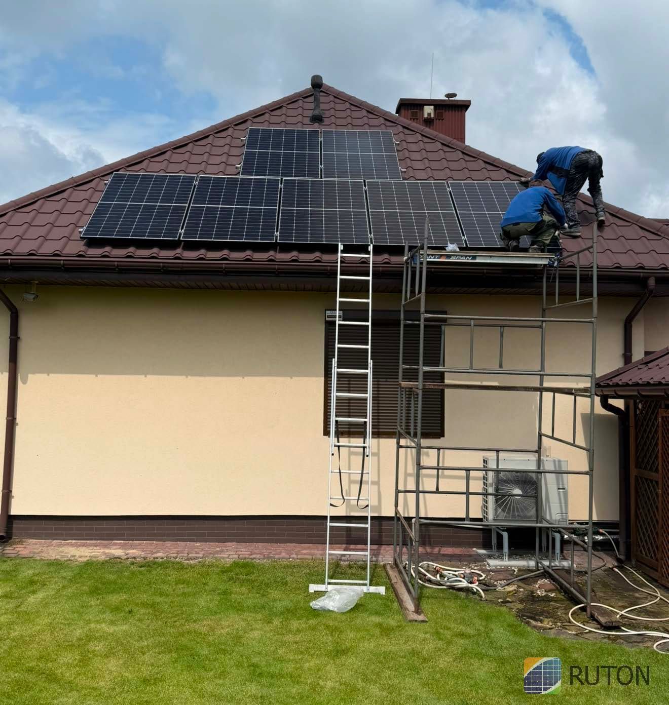 Instalacja fotowoltaiczna PV 10 kW magazyn energii 10,5 kWh z montażem