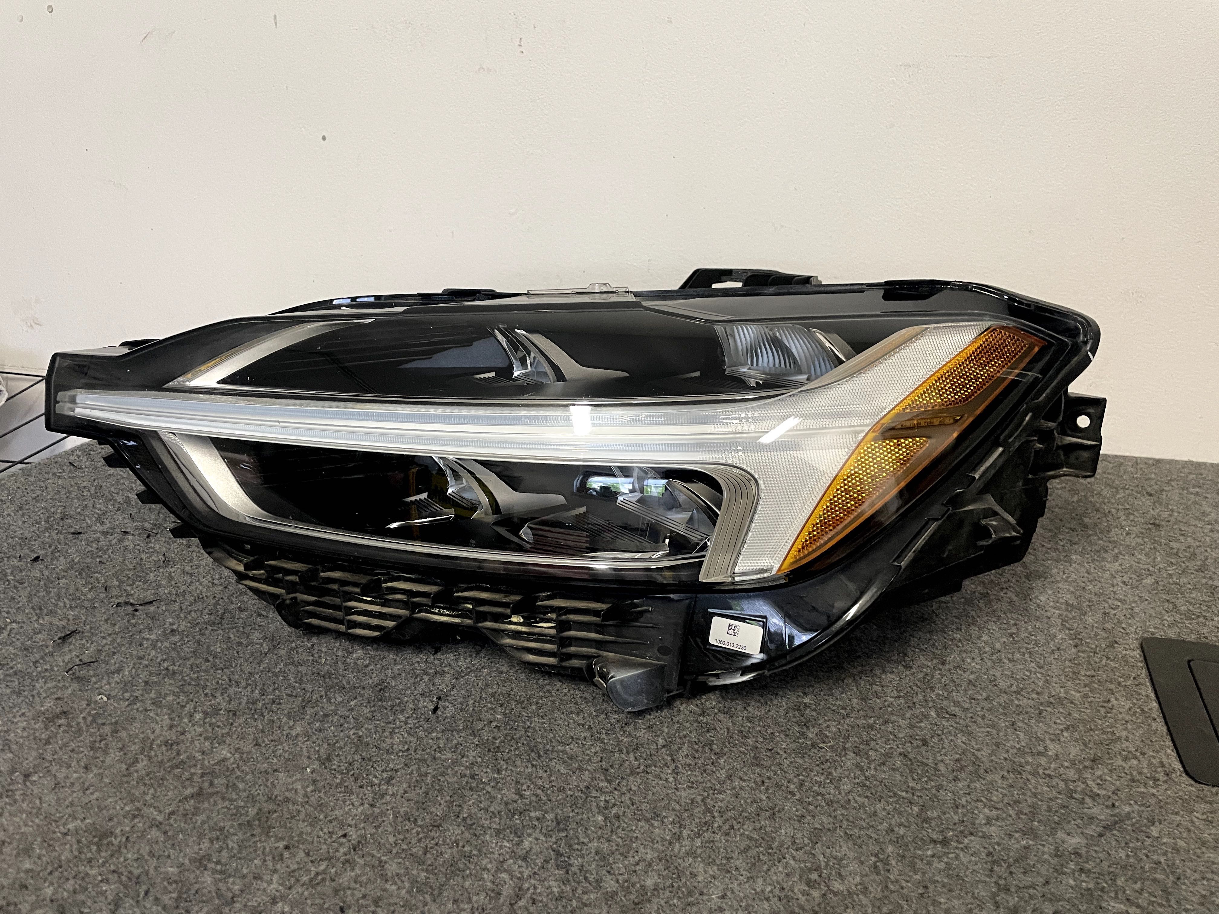 Lampa przód lewa Volvo XC60 II mid led usa