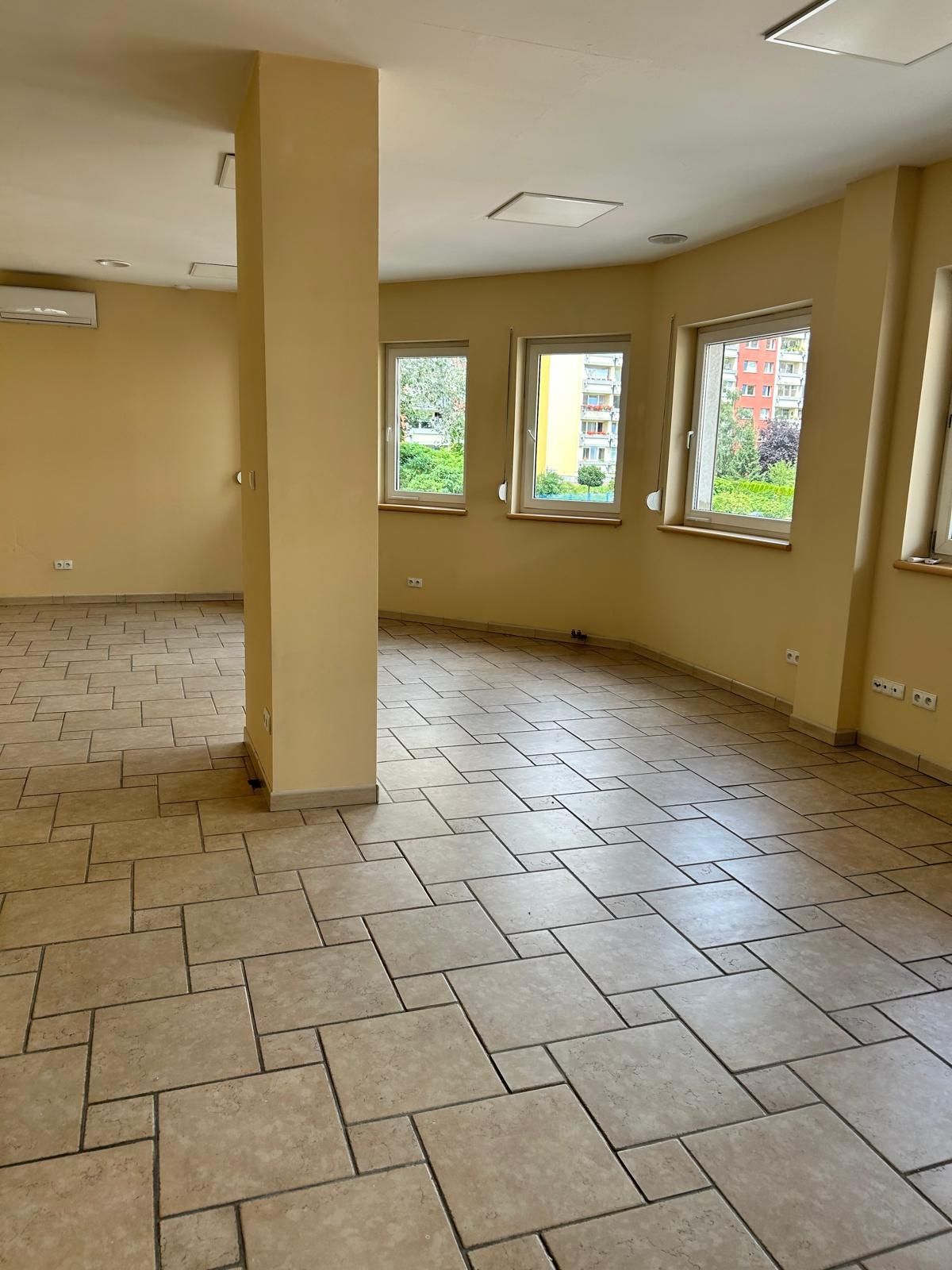Lokal na wynajem o pow. 113m2 Gądów okolice Astry