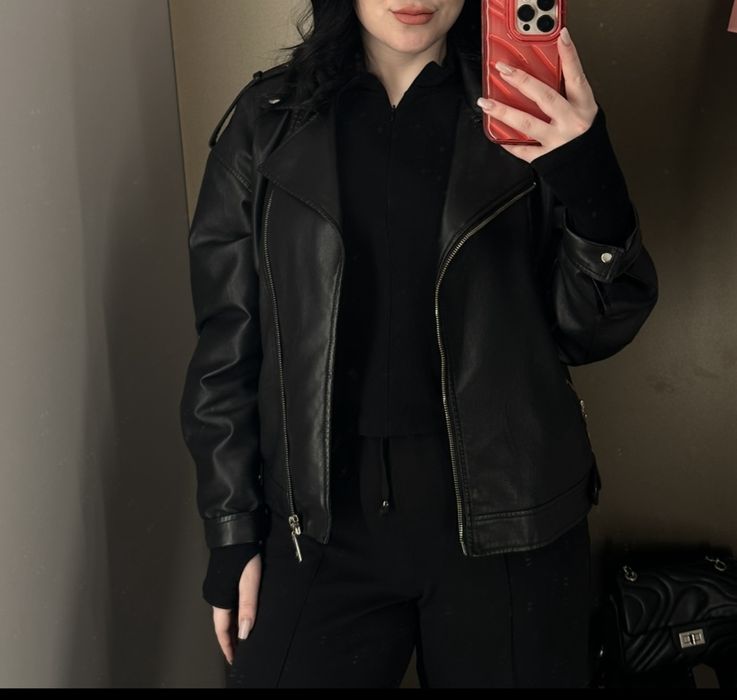 Шкіряна куртка жіноча