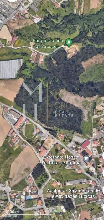 Terreno bem localizado em Arcozelo confinante com o Externato Nossa Se