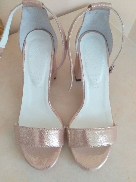 Босоніжки жіночі