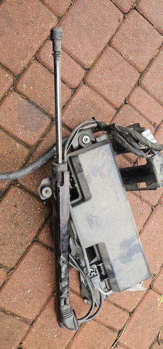 Siłownik klapy elektrycznej insignia kombi