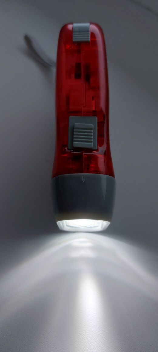 Ręczna latarka lampka na dynamo bez baterii ekologiczna