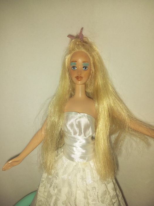 Кукла Барби Barbie открывает глаза с велосипедом