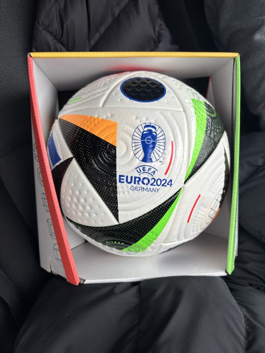 Official ball match adidas Fussballiebe rozmiar 5