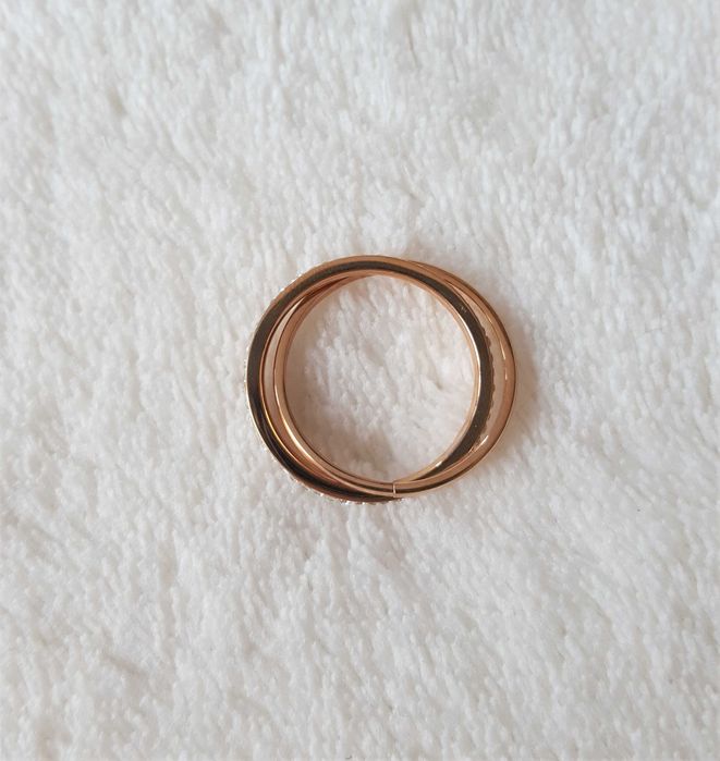 Nowy pierścionek obrączka złoty kolor białe cyrkonia celebrytka