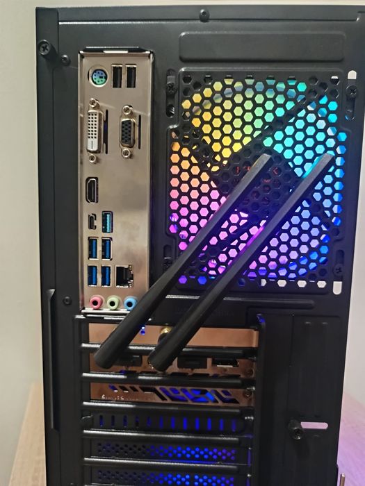 Komputer gamingowy  Ryzen 7 5700X/RX6760XT 12GB/16 GB RAM/1Tb M.2