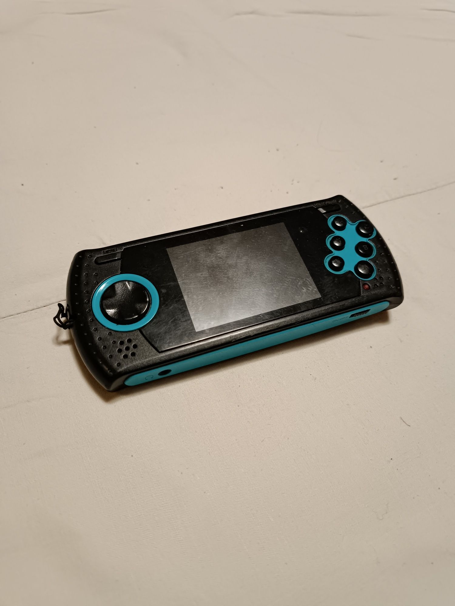 Портативная игра SEGA.