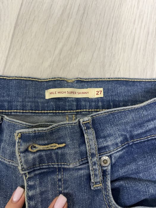 Жіночі джинси levis