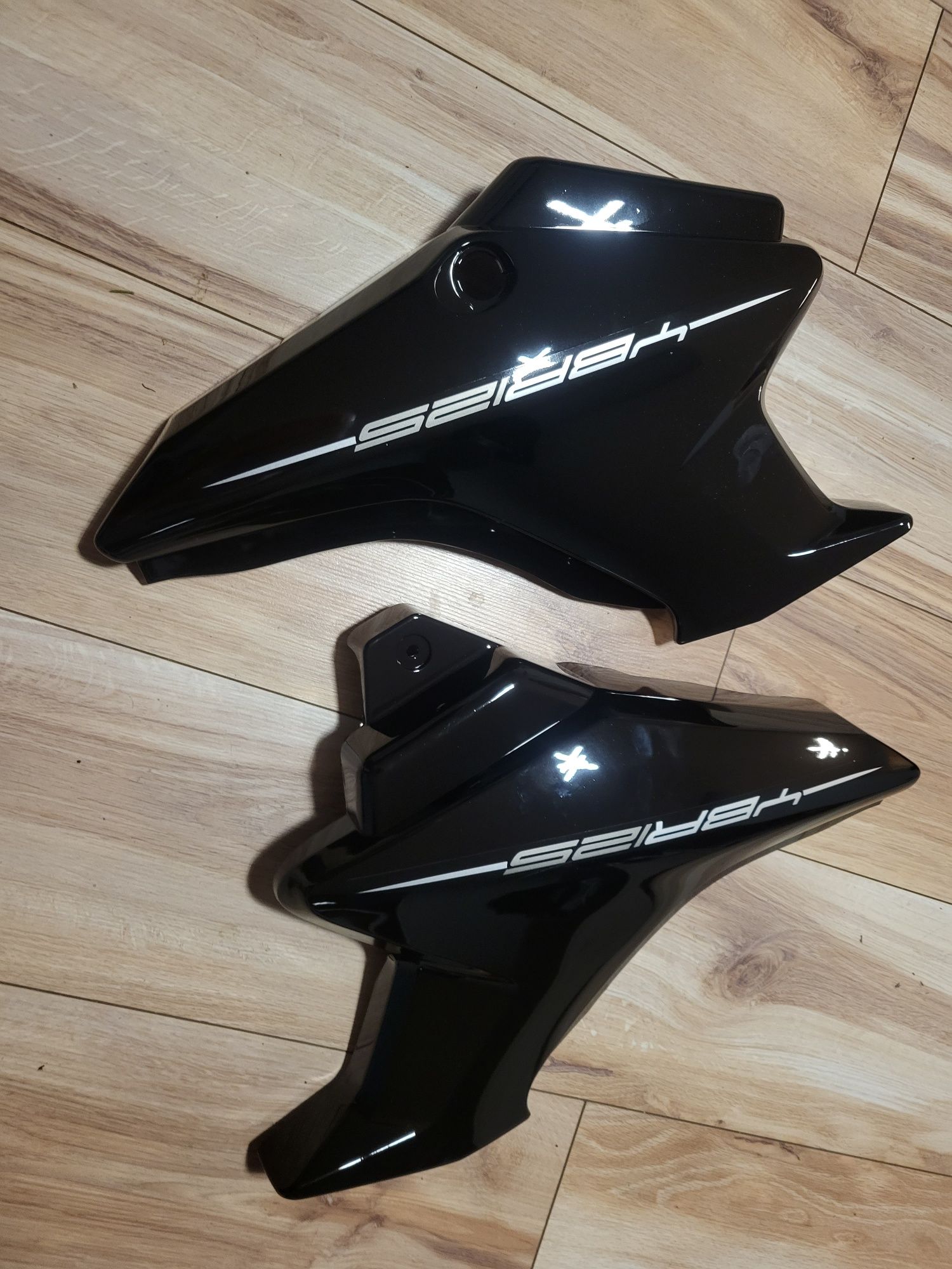 Komplet plastików boczków owiewek yamaha ybr 125 osłon akumulatora fil