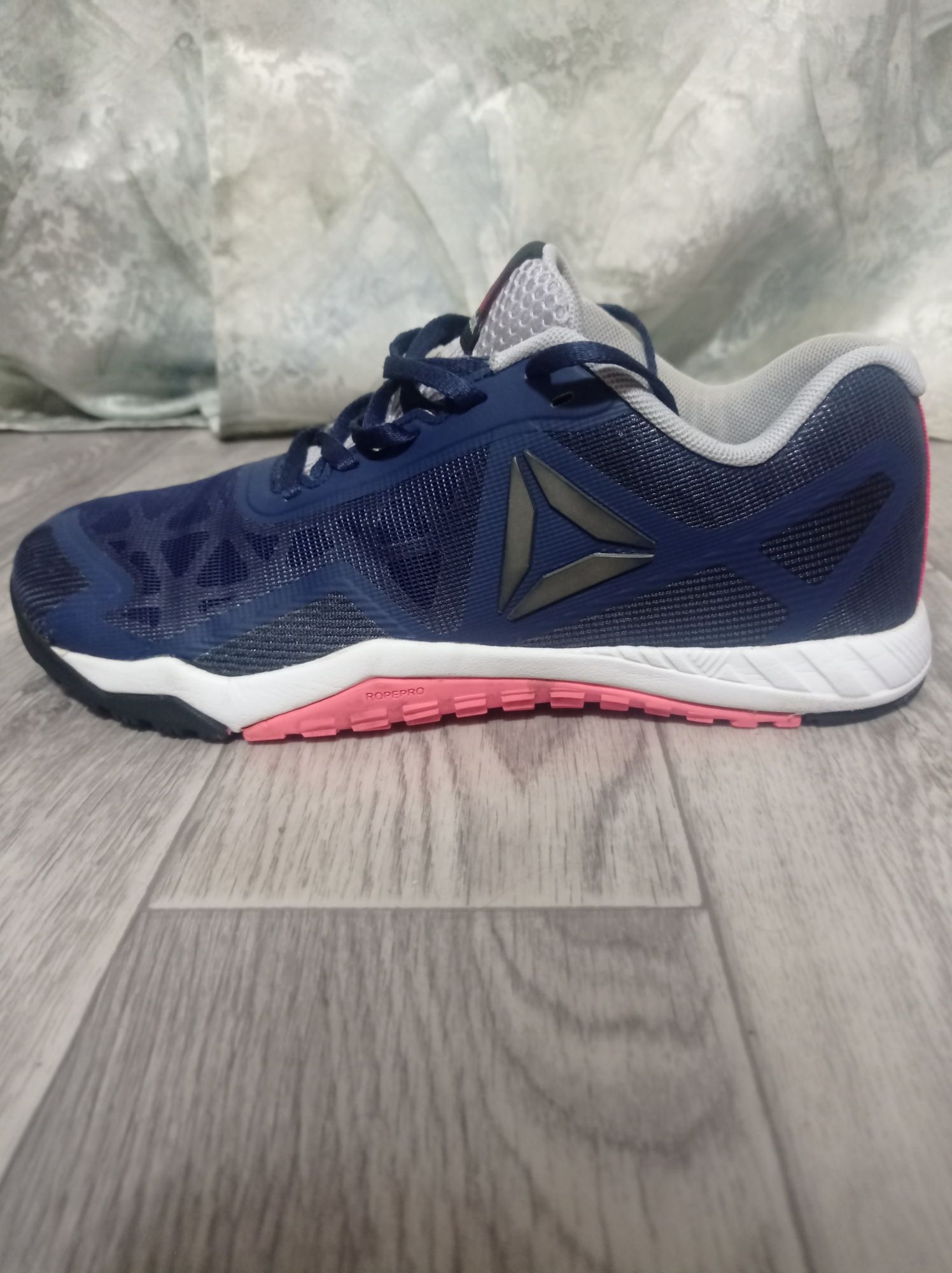 Продаю кросівки Reebok WORKOUT_2.0