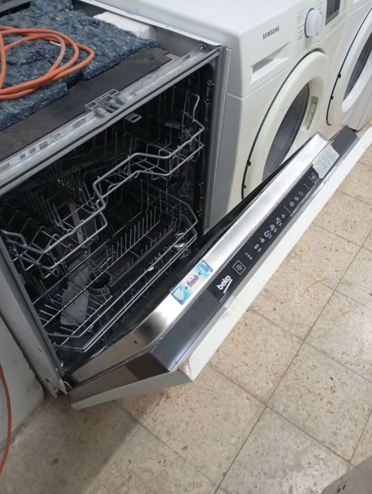 Máquina de encastre roupa e louça