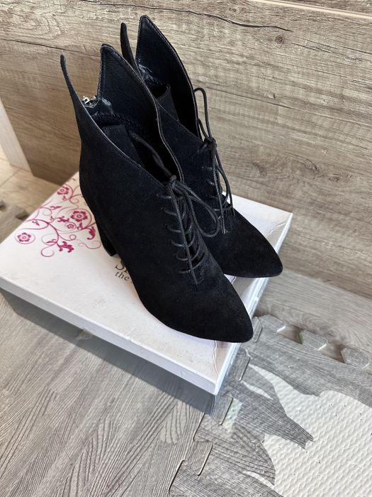 Ботінки на підборах