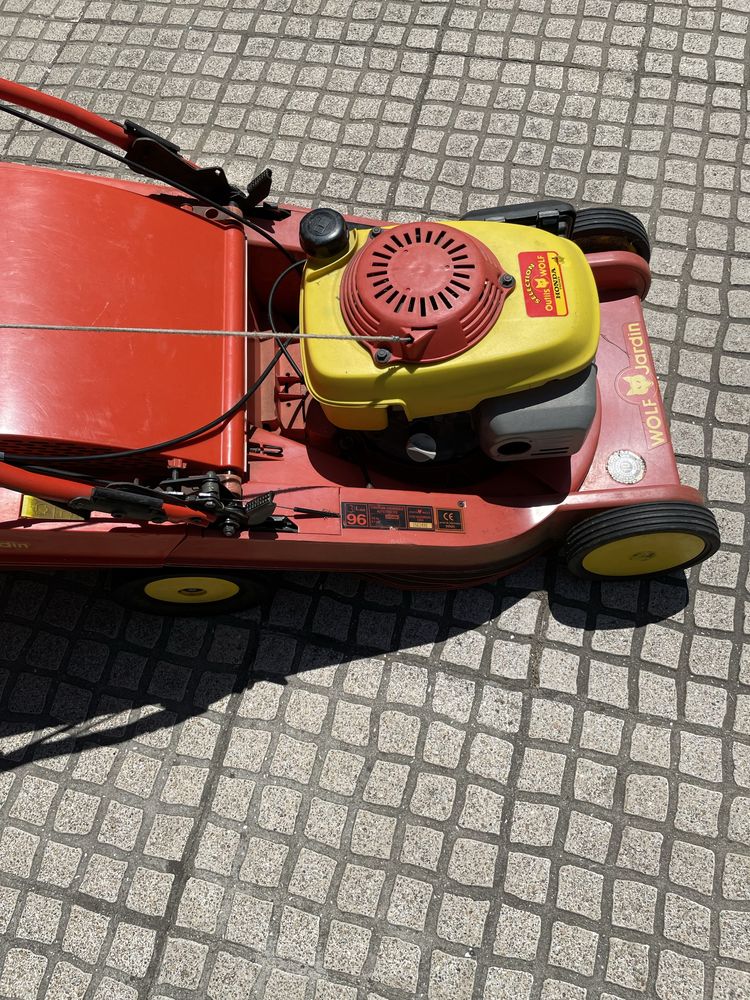 Maquina de cortar relva wolf com motor honda