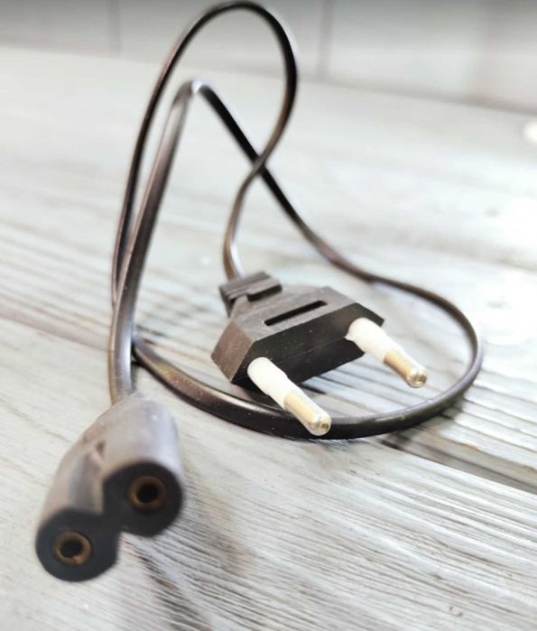 Ліхтар з вбудованим акум.  та зарядним пристроєм. Зарядки от 6 год.