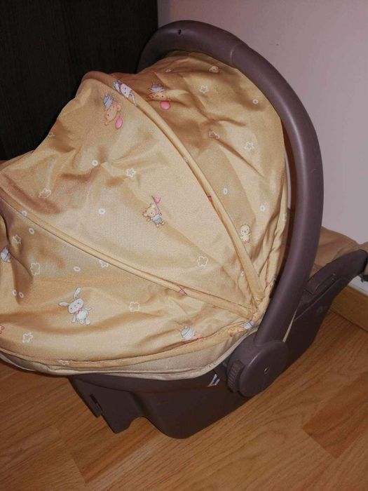 Carrinho de bebe com ovo