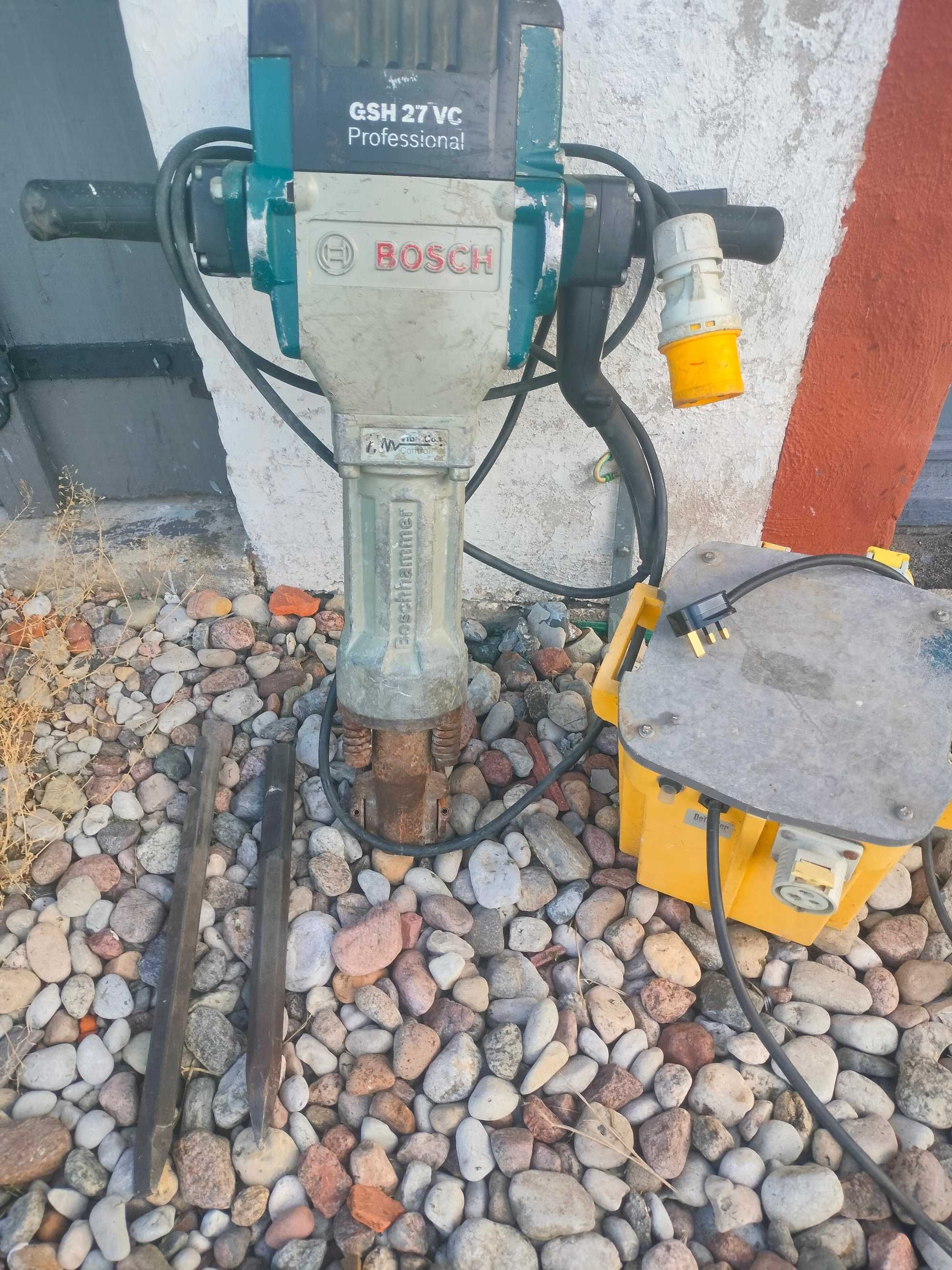 Młot wyburzeniowy udarowy Bosch GSH27vc super stan