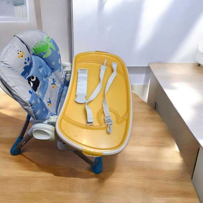 Продам дитячий стільчик для годування Chicco Polly 2 in 1