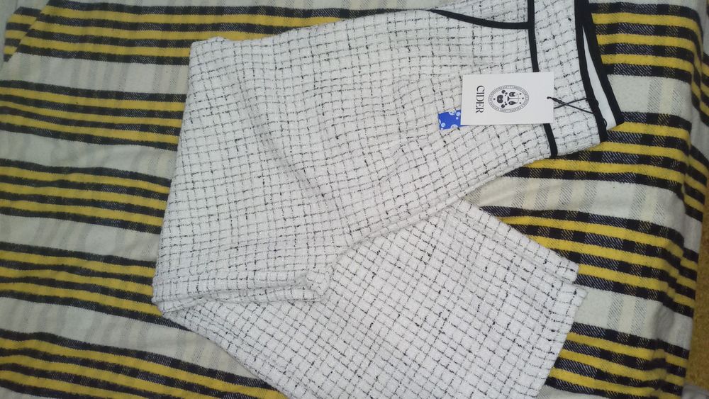 Calças Novas. Ainda com etiqueta