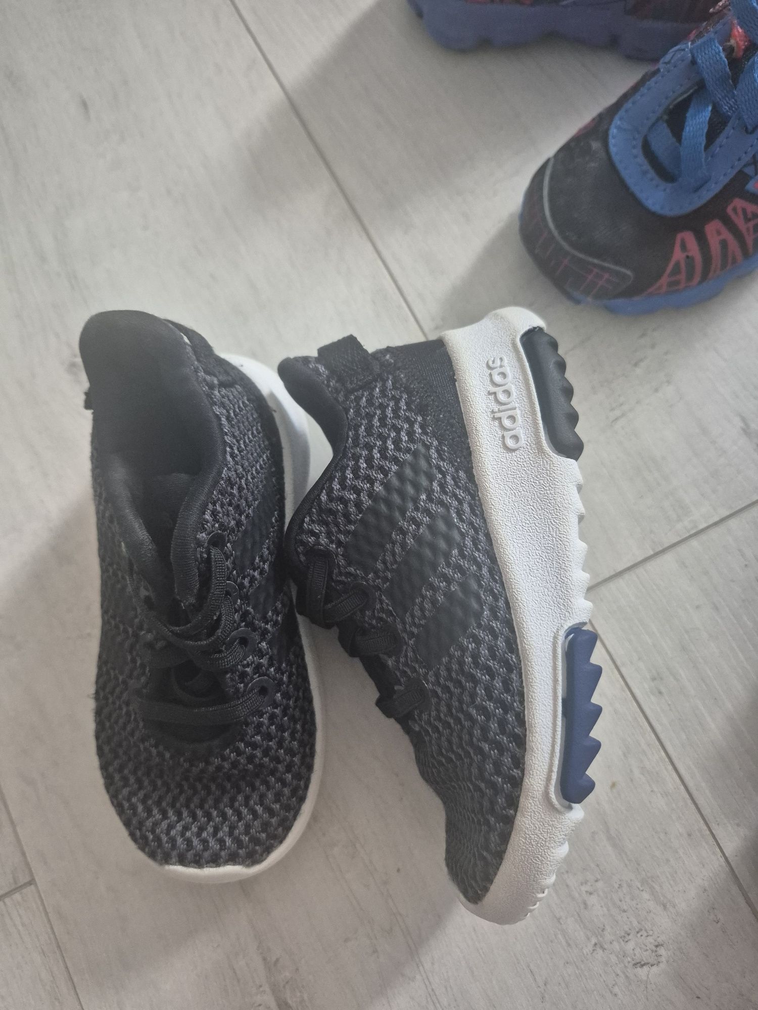 Buty, adidasy ,sandałki 5 par roz.20-21
