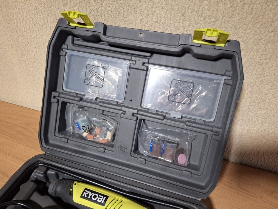 Ferramenta Rotativa Ryobi EHT 150V com acessórios