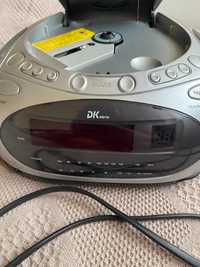 Переносний програвач CD,FM з годинником.