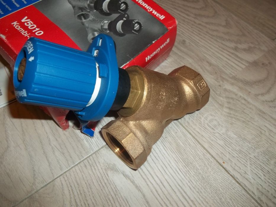 Zawór równoważący Kombi-3-Plus1 1/4 V5010Y DN 32 GW Honeywell niebiesk