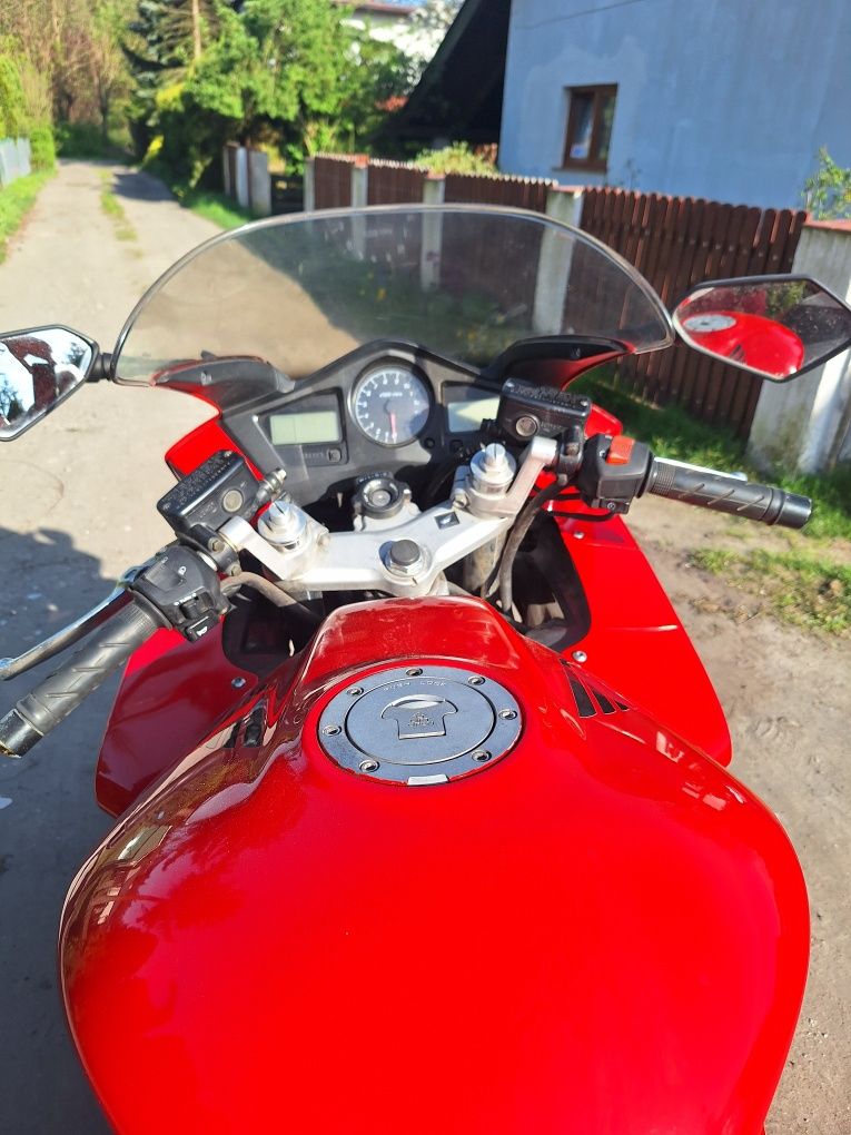 Sprzedam motocykl Honda VFR 800