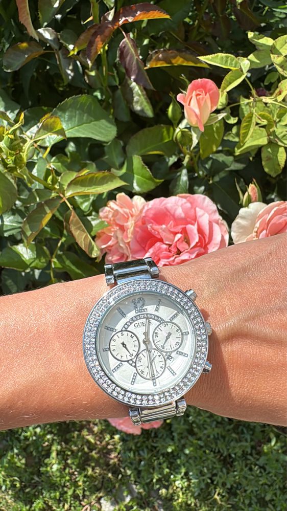 Часи guess 450 грн