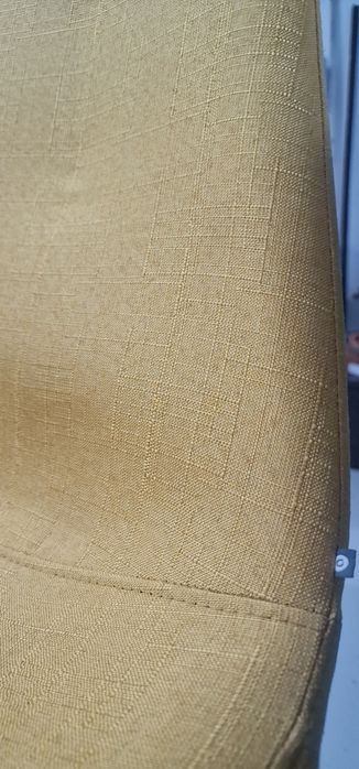 4 Cadeiras amarelas com pernas em metal preto (preço unitário)