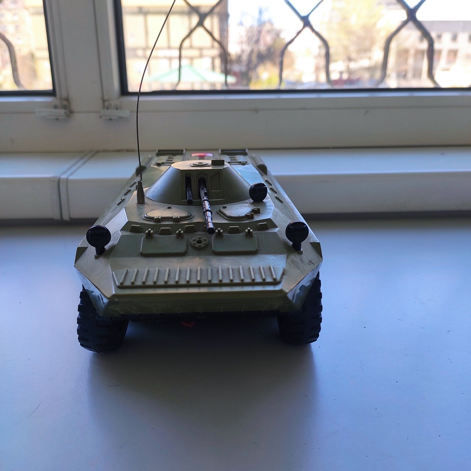 Игрушка БТР-80 на реставрацию, восстановление